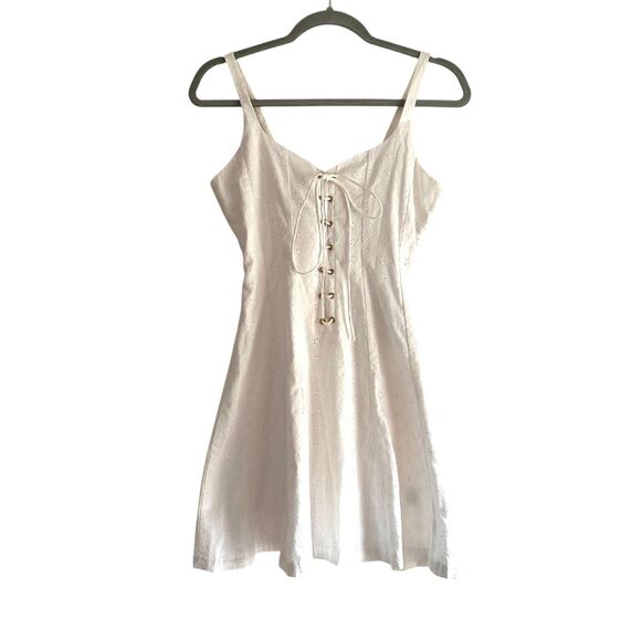 SUMMER AWAY Louis Eyelet Lace Up Mini‎ Dress White NWT Small - Picture 3 of 6